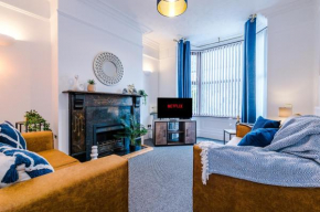 Spacious 3-Bed house in Stoke by 53 Degrees Property, Ideal for Long Stays, FREE Parking - Sleeps 6